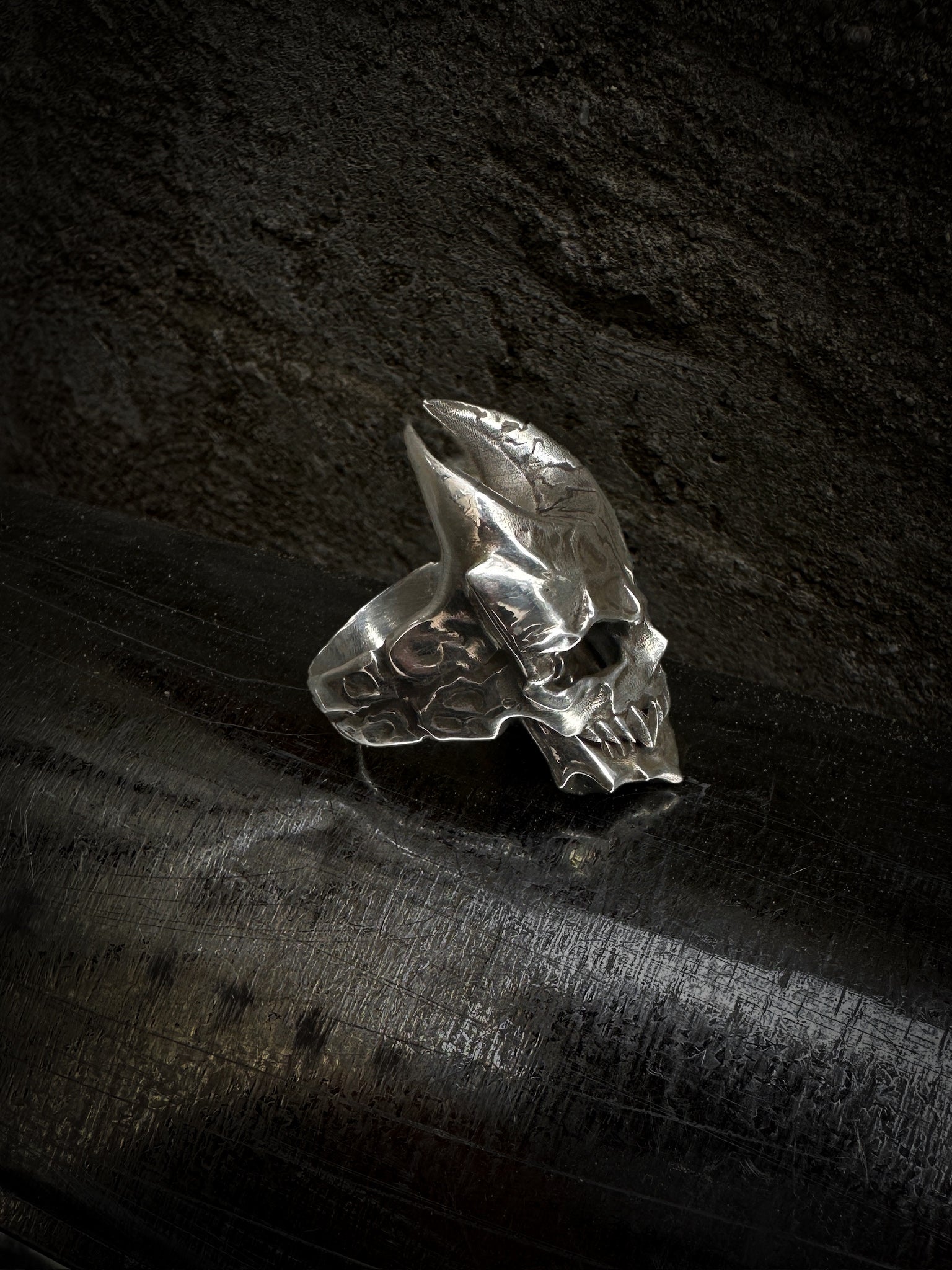 "JAWS" Ring