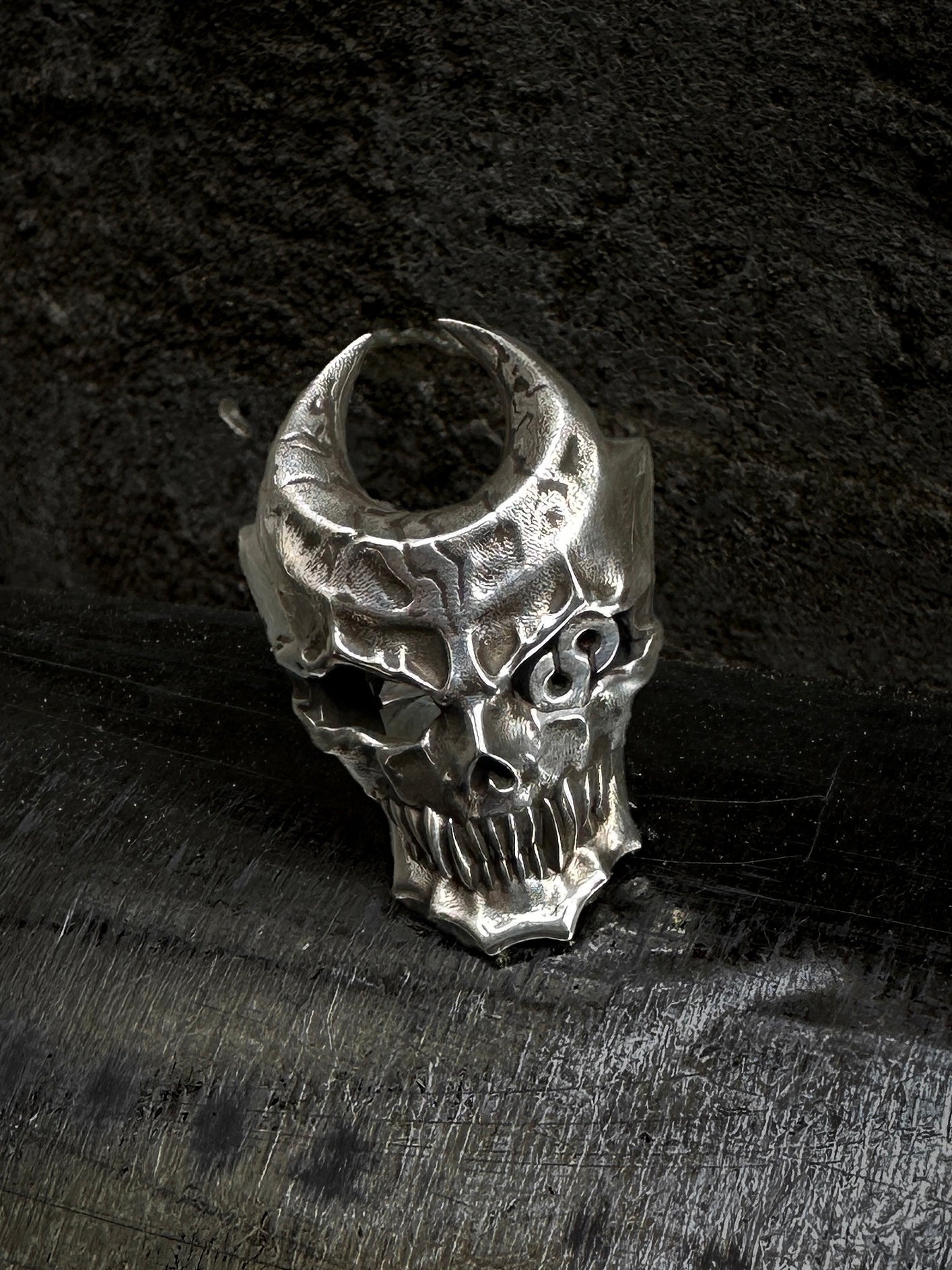 "JAWS" Ring